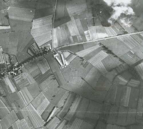 Werkkamp Bladel. Uitsnede uit een door de geallieerden op 2 augustus 1944 gemaakte luchtfoto. (Bron: Dotkadata)