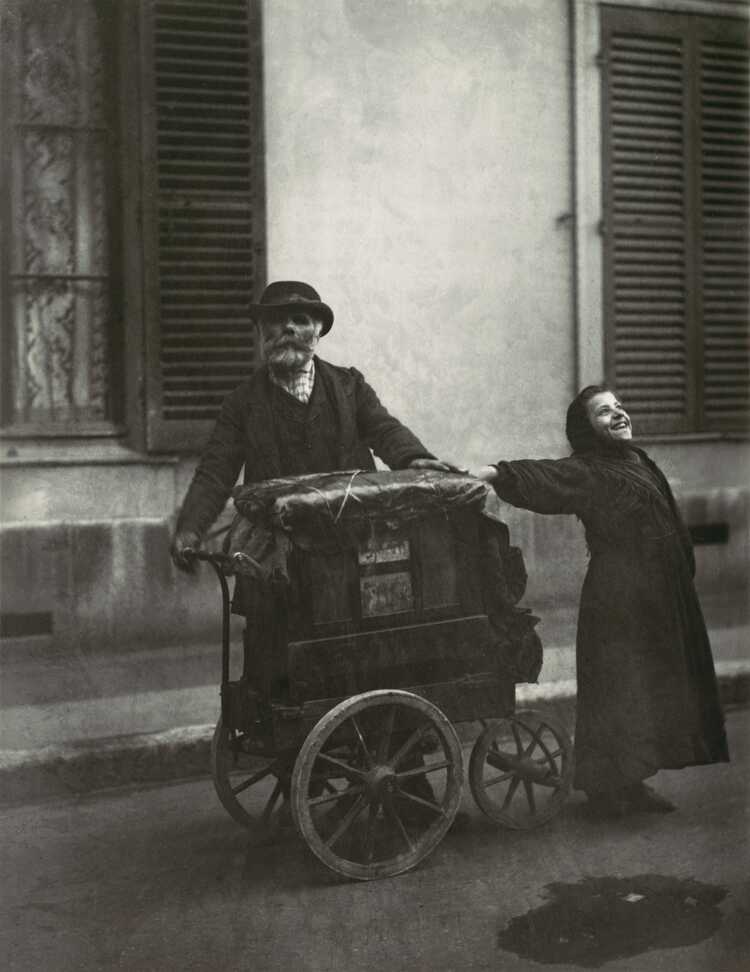 Eugène_Atget,_Street_Musicians,_1898–99