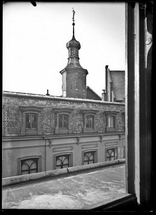 De traptoren van Huis Assendelft aan de Nieuwstraat. (Foto: Fotocollectie firma Schreurs in 1999 geschonken door Georges Phlippeau, Stadsarchief Breda, circa 1955)