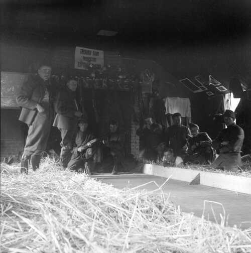 Negen militairen in de blokhut. (Foto: Johan Prinsen, Collectie familie Prinsen, 1939)