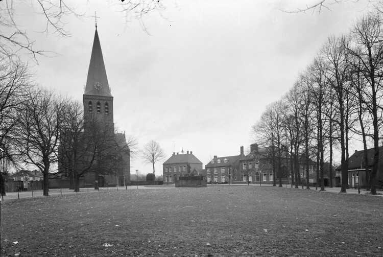 Brink met kerk in Sint-Anthonis