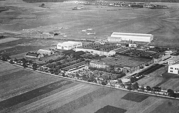 De Junkersfabriek in Dessau in 1928. (Bron: Bundesarchiv Bild, Wikimedia Commons)