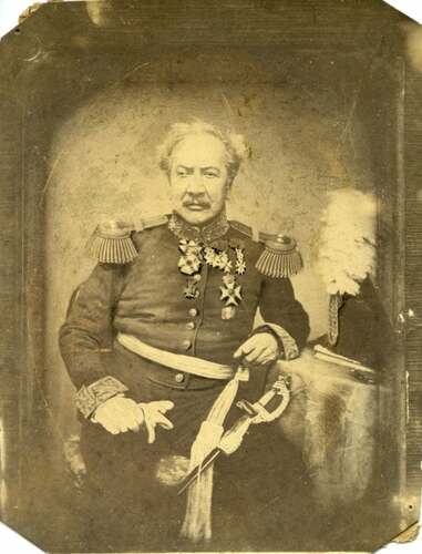 Portretfoto van Generaal-Majoor Jean Theodoor Serraris (1789-1855), gemaakt tussen 1849 en 1852. (Foto: Nationaal Militair Museum, ca. 1849-1852)