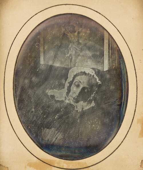 Uitsnede van post-mortemportret van Cornelia Hendrica Hoppenbrouwers, gemaakt door daguerreotypist M. Perin. (Foto: toegeschreven aan M. Perin, Stedelijk Museum Breda, 1844)